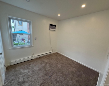 25401 Pembroke Avenue - Photo Thumbnail 6