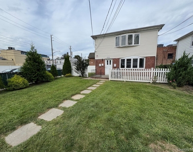25401 Pembroke Avenue - Photo Thumbnail 19