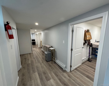 25401 Pembroke Avenue - Photo Thumbnail 10