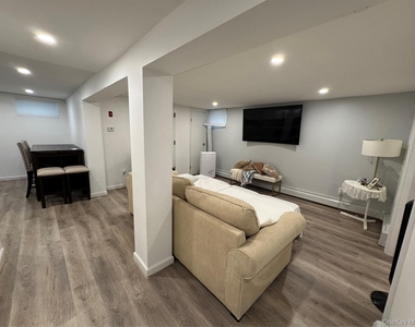 25401 Pembroke Avenue - Photo Thumbnail 13