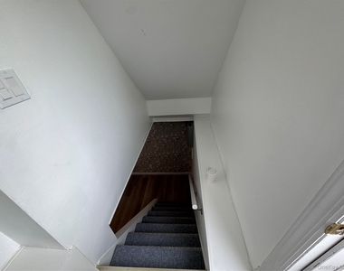 25401 Pembroke Avenue - Photo Thumbnail 9