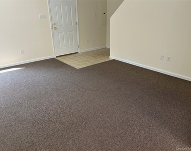 30 Woodside Avenue - Photo Thumbnail 6