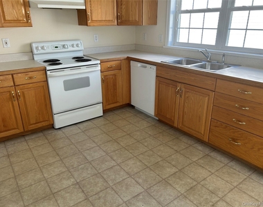 30 Woodside Avenue - Photo Thumbnail 3