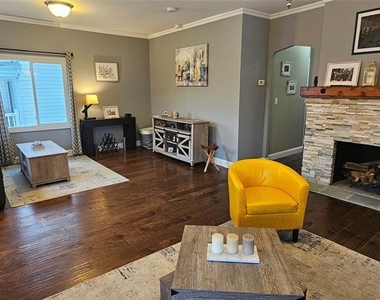 218 W Chester Street - Photo Thumbnail 2