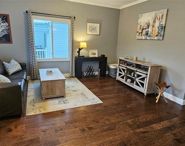 218 W Chester Street - Photo Thumbnail 4