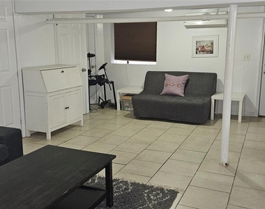 218 W Chester Street - Photo Thumbnail 18