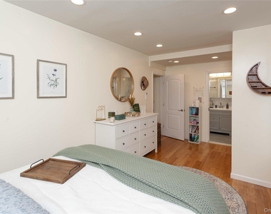 335 E Olive Street - Photo Thumbnail 9