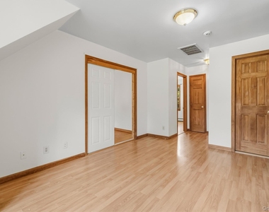 539 Elizabeth Road - Photo Thumbnail 11