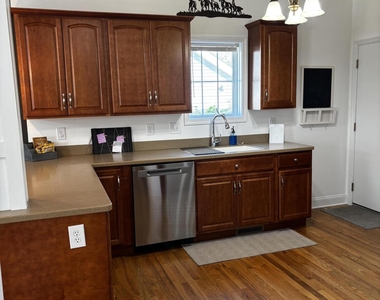 39 Doten Avenue - Photo Thumbnail 6