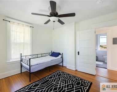 101 S 4th Avenue - Photo Thumbnail 23