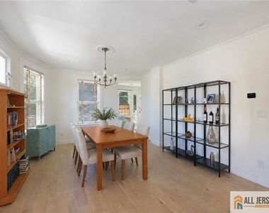 101 S 4th Avenue - Photo Thumbnail 9