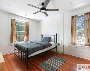 101 S 4th Avenue - Photo Thumbnail 20
