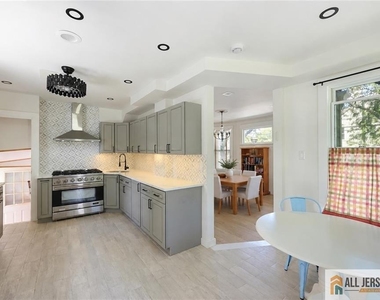 101 S 4th Avenue - Photo Thumbnail 17