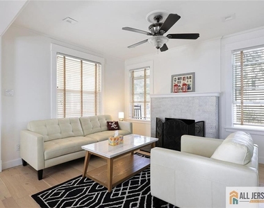 101 S 4th Avenue - Photo Thumbnail 7