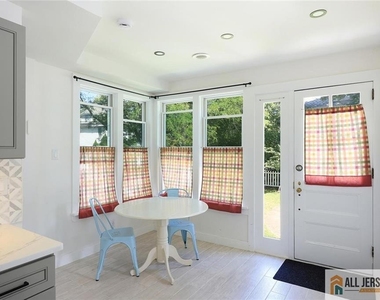 101 S 4th Avenue - Photo Thumbnail 12