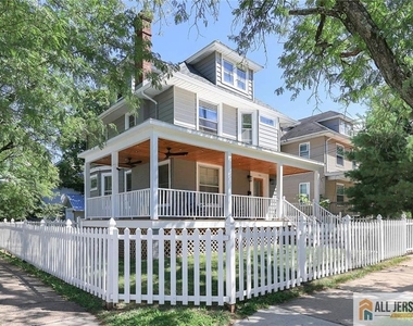 101 S 4th Avenue - Photo Thumbnail 1