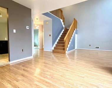 104 Nathan Drive - Photo Thumbnail 4