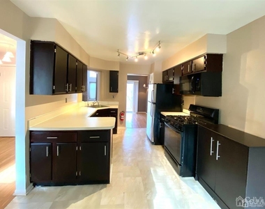 104 Nathan Drive - Photo Thumbnail 8