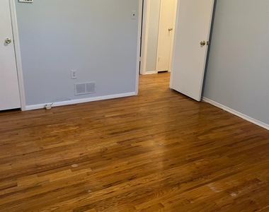 1105 N Oaks Boulevard N - Photo Thumbnail 14