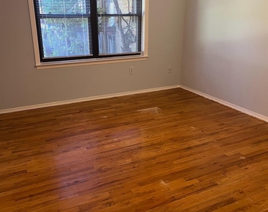 1105 N Oaks Boulevard N - Photo Thumbnail 8