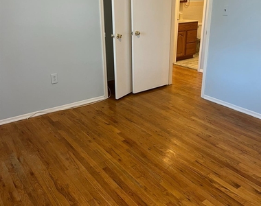 1105 N Oaks Boulevard N - Photo Thumbnail 15