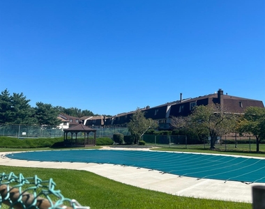1105 N Oaks Boulevard N - Photo Thumbnail 18