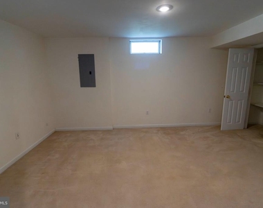 4 Fieldstone Court - Photo Thumbnail 3