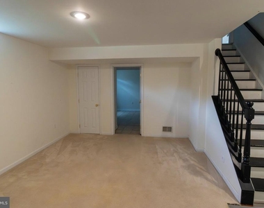 4 Fieldstone Court - Photo Thumbnail 2