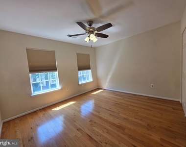 808 Monument Avenue - Photo Thumbnail 6