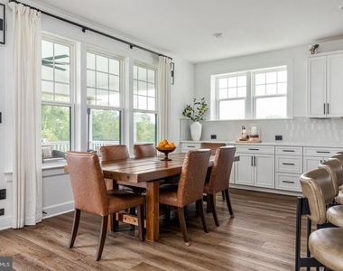 7082 Saint Hill Court - Photo Thumbnail 14