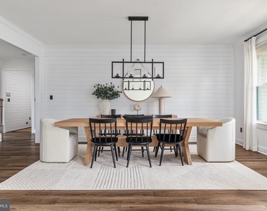 7082 Saint Hill Court - Photo Thumbnail 4