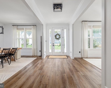 7082 Saint Hill Court - Photo Thumbnail 2