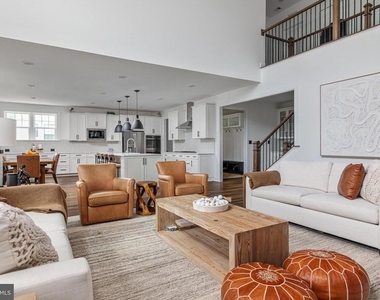 7082 Saint Hill Court - Photo Thumbnail 11