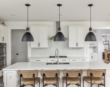 7082 Saint Hill Court - Photo Thumbnail 17