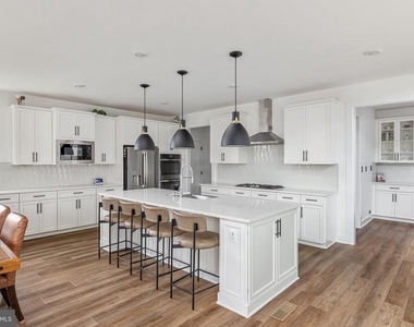7082 Saint Hill Court - Photo Thumbnail 16