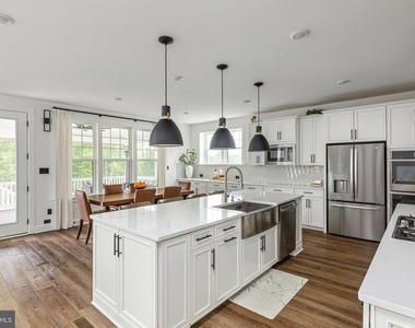 7082 Saint Hill Court - Photo Thumbnail 18