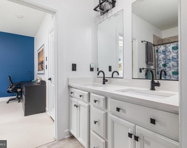 7082 Saint Hill Court - Photo Thumbnail 37