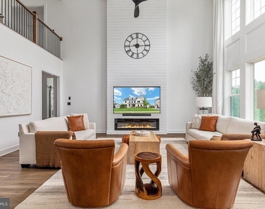 7082 Saint Hill Court - Photo Thumbnail 13