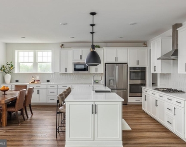 7082 Saint Hill Court - Photo Thumbnail 15