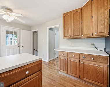 8608 Parliament Drive - Photo Thumbnail 6
