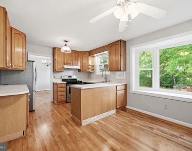 8608 Parliament Drive - Photo Thumbnail 11