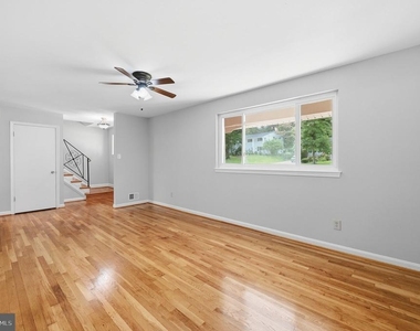 8608 Parliament Drive - Photo Thumbnail 4