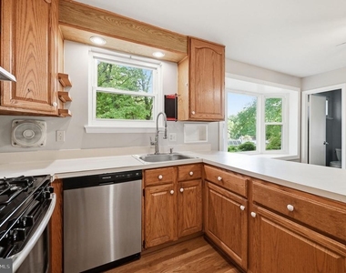 8608 Parliament Drive - Photo Thumbnail 12