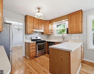 8608 Parliament Drive - Photo Thumbnail 10