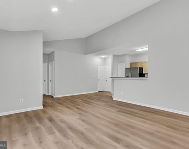 1701 Lake Shore Crest Drive - Photo Thumbnail 13