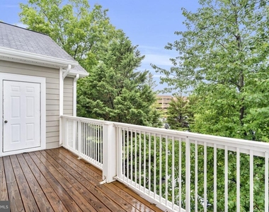 1701 Lake Shore Crest Drive - Photo Thumbnail 10