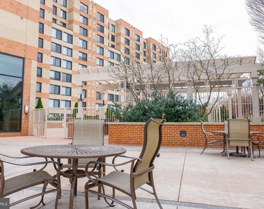 2451 Midtown Avenue - Photo Thumbnail 15