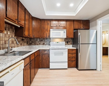 8021 Bethelen Woods Lane - Photo Thumbnail 9