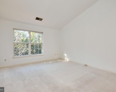 11485 Carriage Court - Photo Thumbnail 15