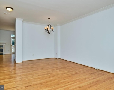 11485 Carriage Court - Photo Thumbnail 7